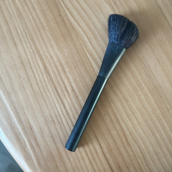 Nars Angled Contour Brush. - Picture 2 of 2